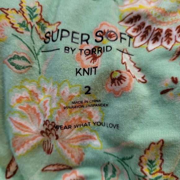 Torrid Super Soft Floral Midi Dress Size 2 w/ Pockets 🌿 - Picture 6 of 7